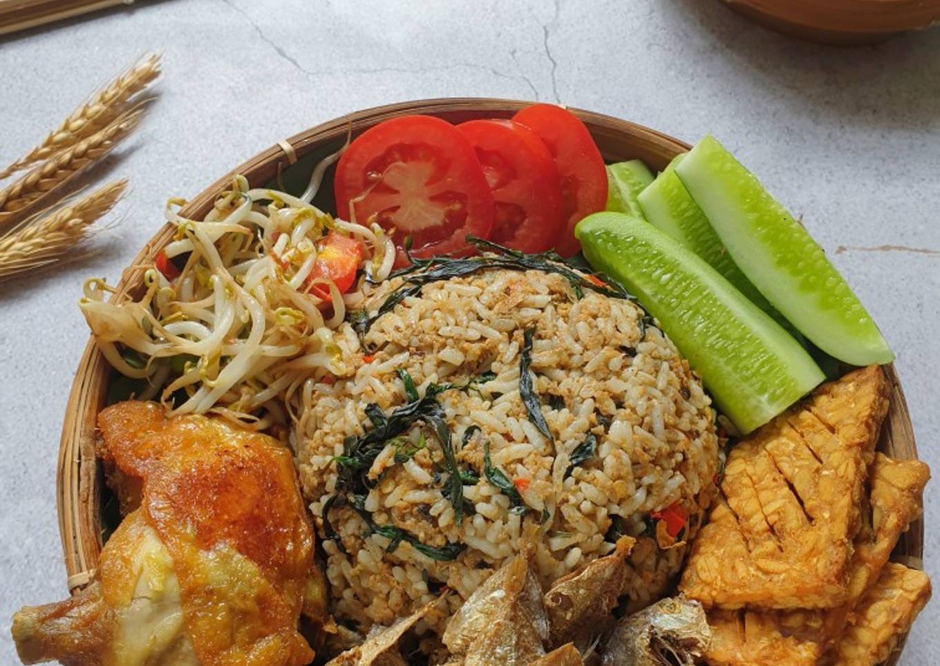 Nasi Tutug Oncom Komplit