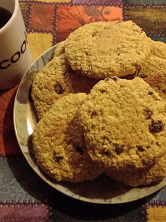 Una foto de Galletas de avena y pasas para mi peque 🤗