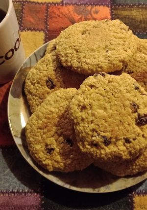 Una foto de Galletas de avena y pasas para mi peque 🤗