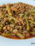 Lentejas con ajetes, trigueros y gambas