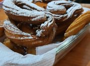 Una foto de churros faciles