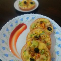 A picture of Instant bread pizza.