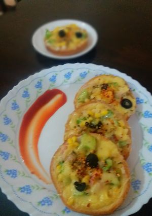 A picture of Instant bread pizza.