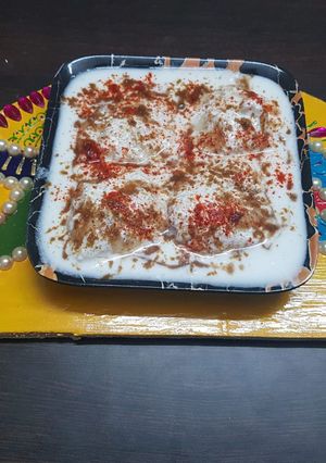 A picture of Dahi vada.