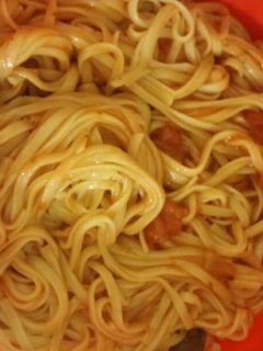 Una foto de Fideos vegan con salsa