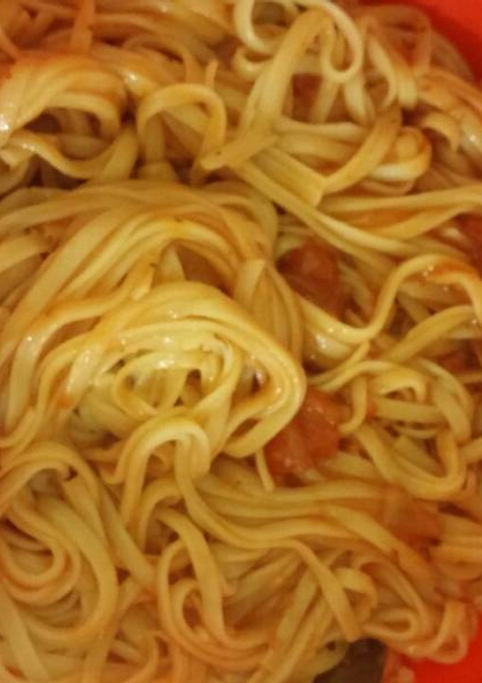 Una foto de Fideos vegan con salsa