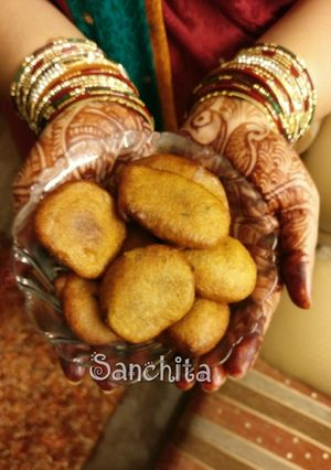 A picture of Pumpkin Gulgule /Sweet Pumpkin fritters.