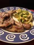 Chuletitas de cordero y ensalada de aguacate