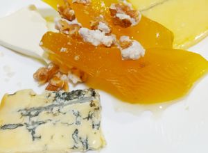 Una foto de Queso y dulce diferente (con mango) Navideño 🎄