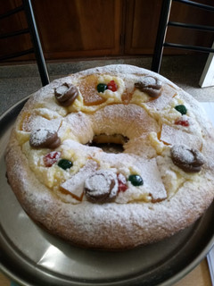 Una foto de Rosca de reyes rellena de dulce de leche