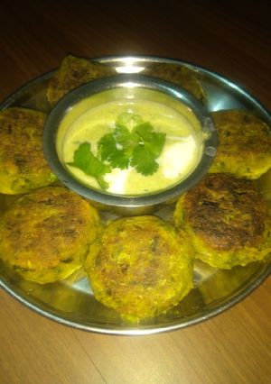 A picture of Green spinach patties with Broccoli almond soup.