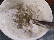 Una foto de salsa eneldo