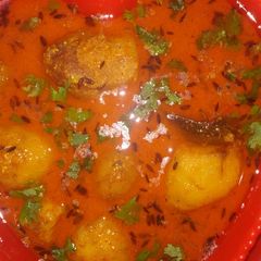 A picture of Kashmiri dum aloo.