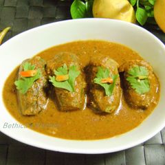 A picture of Potoler Dolma (Stuffed Prawns Parwal / Pointed Gourd Curry - Bong Style).