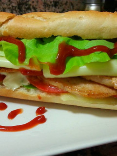 Una foto de Bocata de lomo y doble de queso