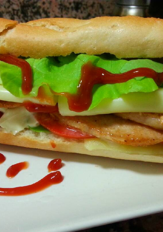 Una foto de Bocata de lomo y doble de queso