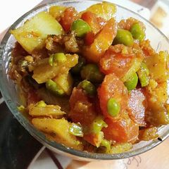 A picture of Aloo matar gajar.