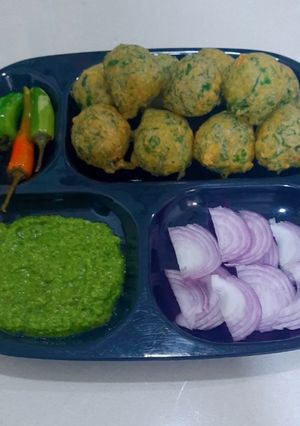 મેથીના ગોટા (Methi Gota Recipe In Gujarati) રેસીપી મુખ્ય ફોટો