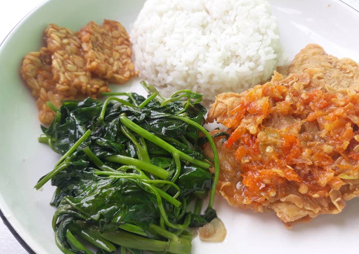 Telur geprek krispi