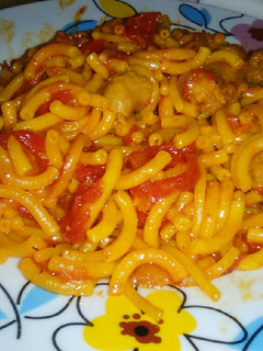 Una foto de Fideos a la cazuela con salchichas