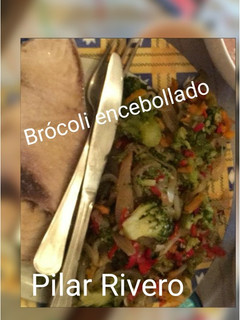 Una foto de Brócoli encebollado con pimientos. 💯#fitness