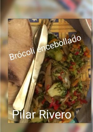 Una foto de Brócoli encebollado con pimientos. 💯#fitness