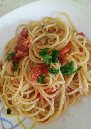 A picture of Spaghetti with lobster and prosecco.
