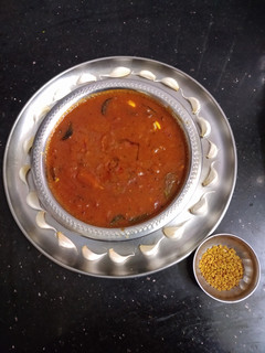 *வெந்தயக் குழம்பு*(vendaya kulambu recipe in tamil) செய்முறை முக்கிய புகைப்படம்