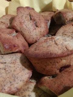 Meggyes, mákos muffin recept fotója