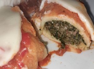 Una foto de Canelones de espinaca y carne picada