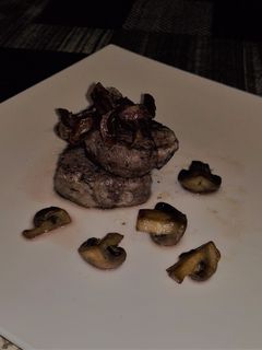 Una foto de Solomillo de cerdo con champiñones