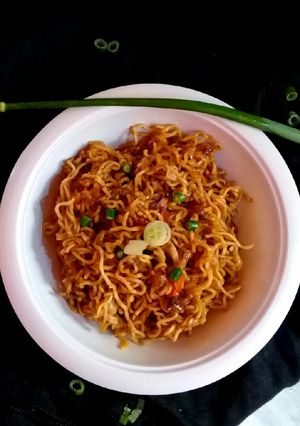 পেরি পেরি মশালা সসি ম্যাগি ফ্রাই (peri peri mashala saucy maggi fry recipe in Bengali) রেসিপির প্রধান ছবি