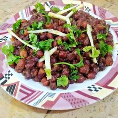 A picture of Kale chana chat.