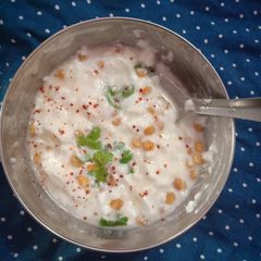 A picture of Chana dal raita.