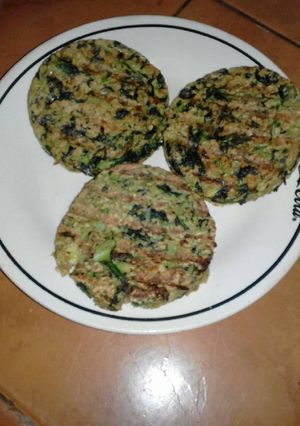 Una foto de Hamburguesas de espinaca brócoli zapallito y avena