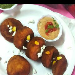 Panner Pizza Pattice With Milk Chilli Cheese sauce A picture of Panner Pizza Pattice With Milk Chilli Cheese sauce.