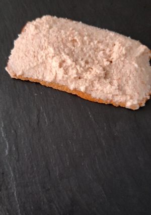 Una foto de Paté de langostinos y surimi