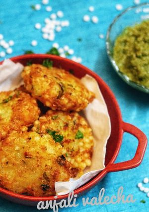 A picture of Sabudana vada.
