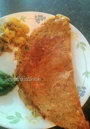A picture of Moong Dal cheela.