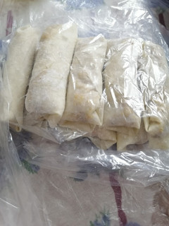 A picture of Chicken spring Rolls.