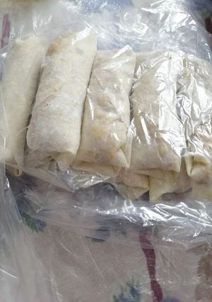A picture of Chicken spring Rolls.