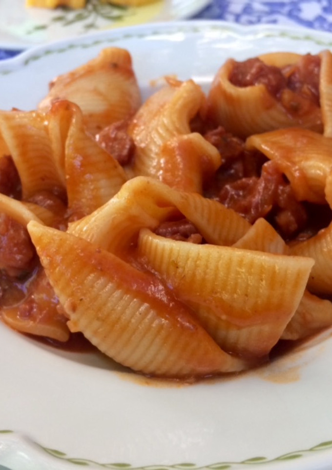 Una foto de Pasta caracol con salsa de chorizo