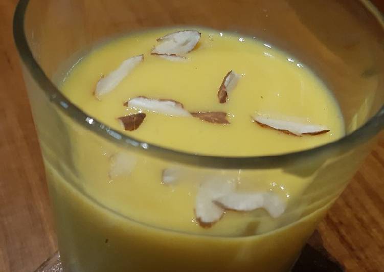 Steps to Make Favorite Mango shake