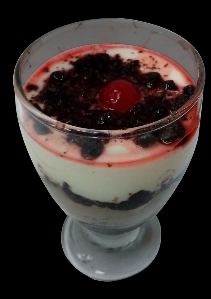 Una foto de Copa cremosa de Oreo, Horchata de Morro Rio Grande y Cerezas