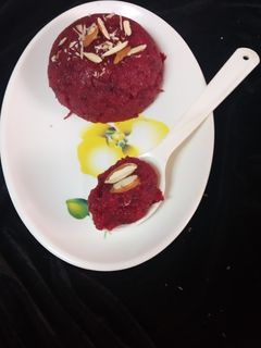 रेड वेलवेट हलवा (Red velvet halwa recipe in Hindi) रेसिपी मुख्य फोटो