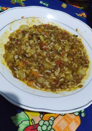 Una foto de Guiso de arroz y lentejas