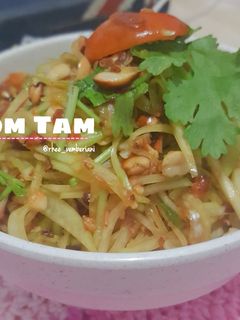 Foto resep Som Tum ส้มตำ (Thai Green Papaya Salad)