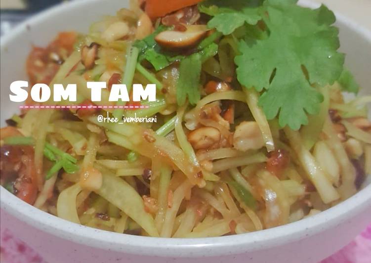 Som Tum ส้มตำ (Thai Green Papaya Salad)