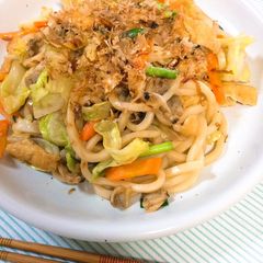 A picture of Yaki Udon - Stir fried udon noodle.