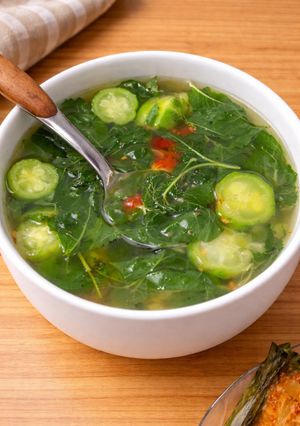 Foto resep Sayur Bening Bayam dan Oyong